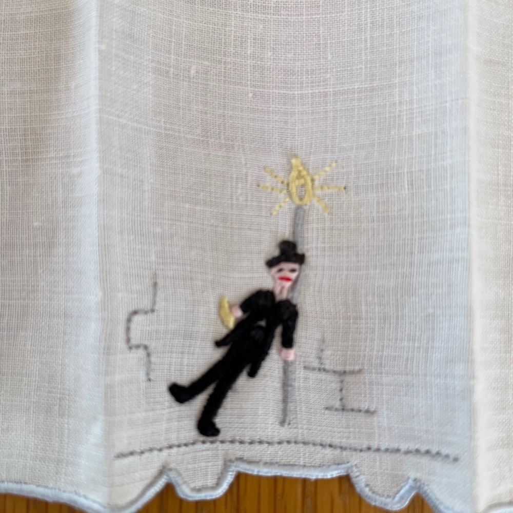 VINTAGE HAND EMBROIDERED COCKTAIL NAPKINS